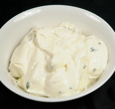 Yoghurt Bieslooksaus